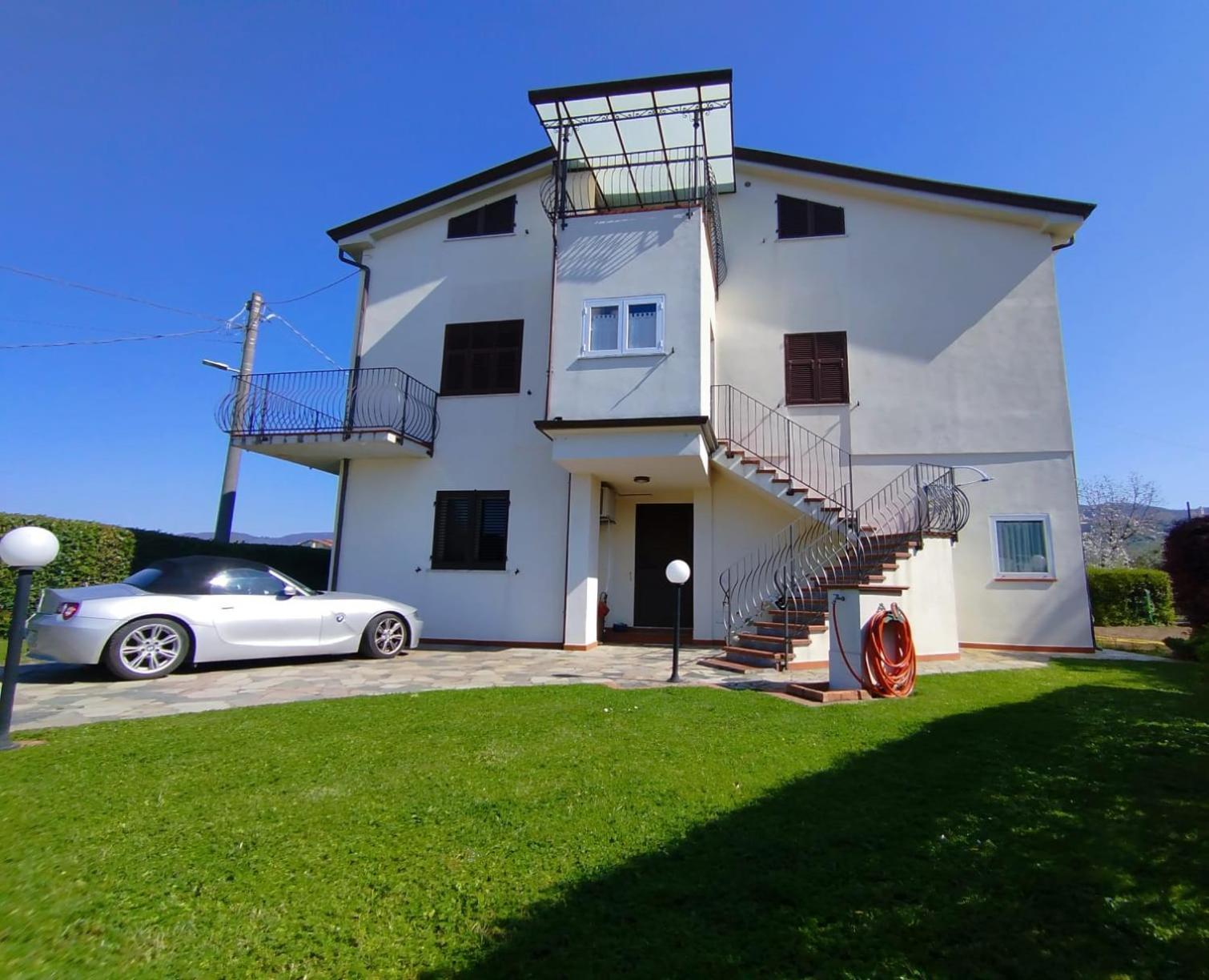 Ca' Fra E Oly Apartment Castelnuovo Magra Luaran gambar